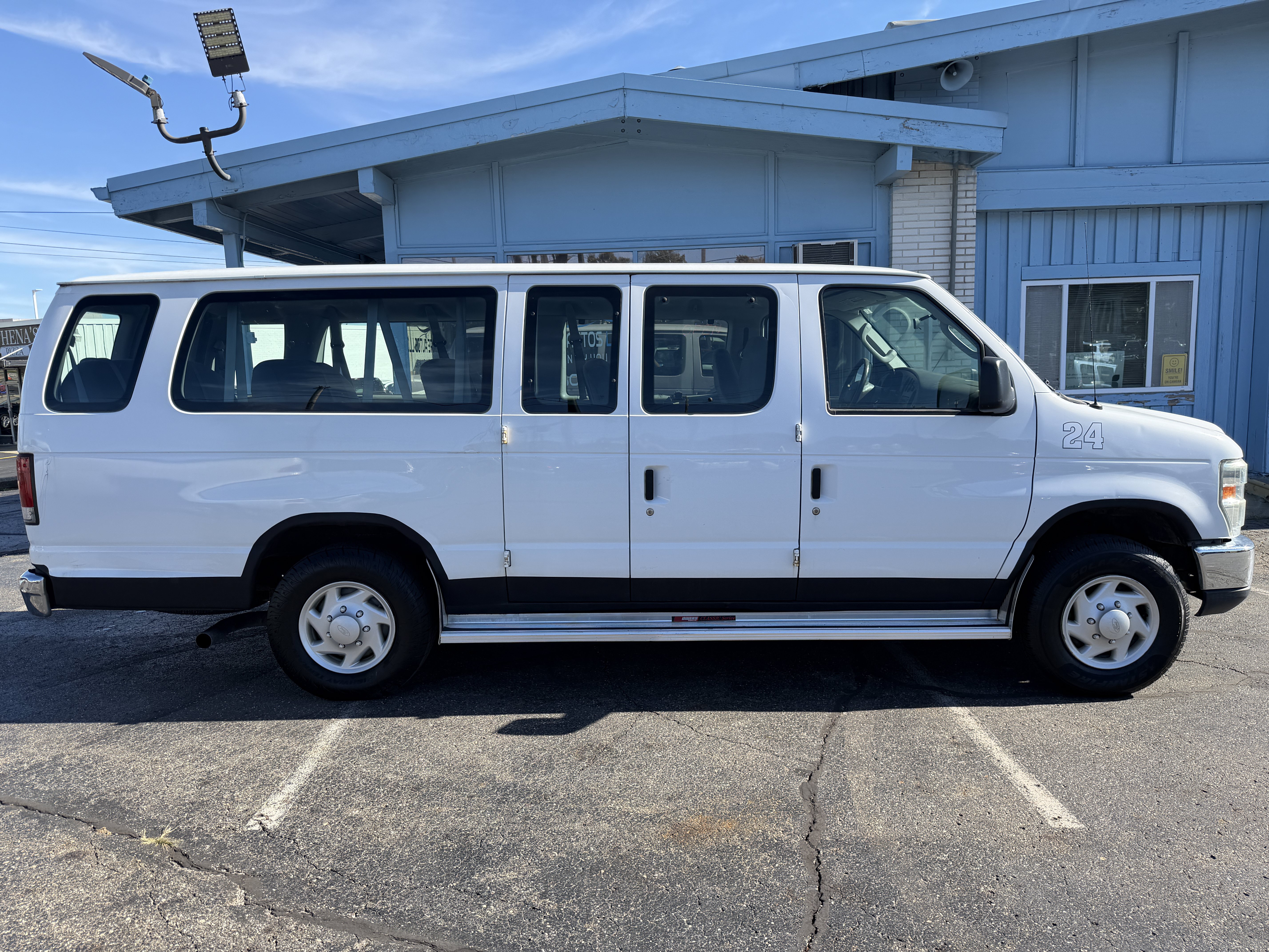 Used 2008 Ford E-350 and Econoline 350 XL RWD image 6