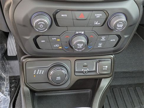 Used 2023 Jeep Renegade Altitude w/ Sun/Sound Group image 23