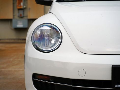 Used 2013 Volkswagen Beetle TDI FWD image 19