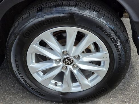 Used 2023 Toyota Corolla Cross LE w/ Moonroof Package image 15