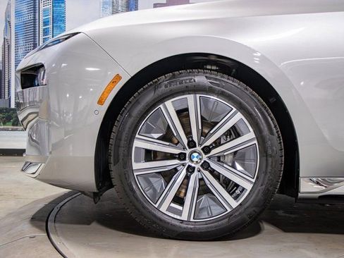 Used 2025 BMW i7 xDrive60 w/ Premium Package image 7