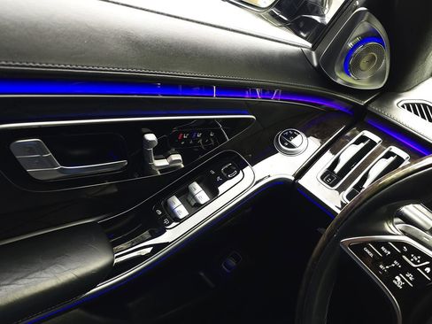 Used 2022 Mercedes-Benz S 580 4MATIC Sedan w/ AMG Line Package image 31