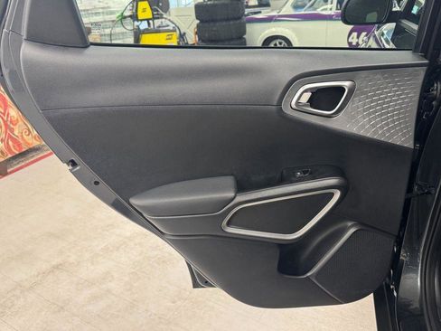 Used 2025 Kia Soul LX w/ LX Technology Package image 19
