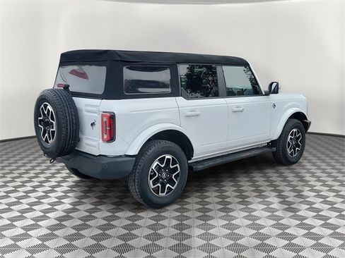 Used 2023 Ford Bronco Outer Banks image 2