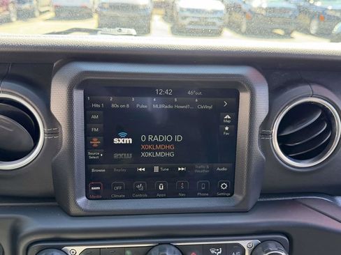 Used 2021 Jeep Wrangler Unlimited Sahara image 32