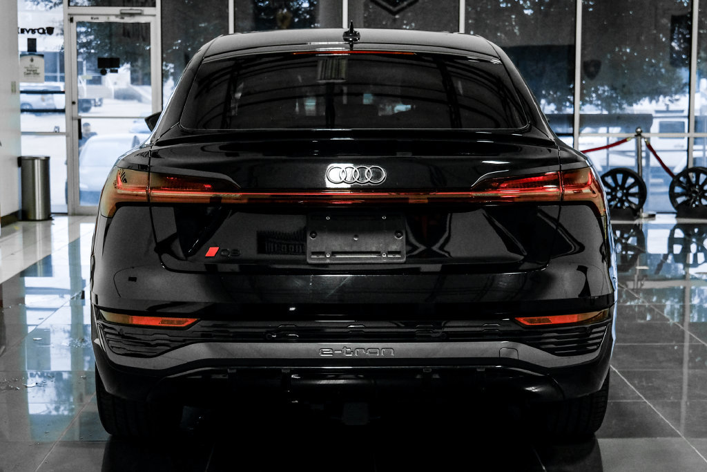 Used 2024 Audi Q8 e-tron Premium Plus w/ Premium Plus Package AWD/4WD image 10