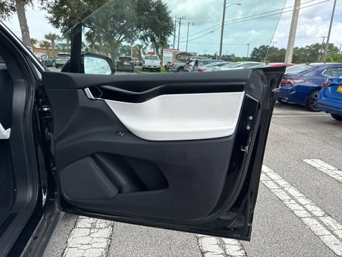 Used 2019 Tesla Model X 100D image 13
