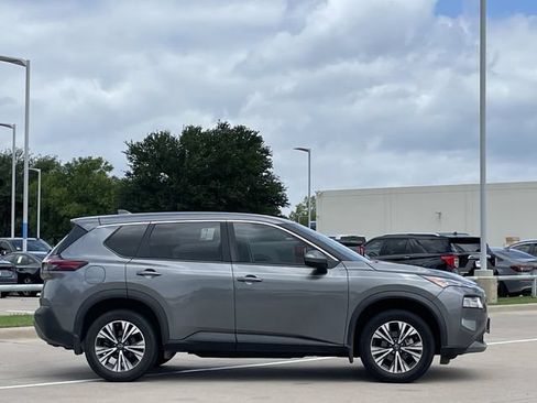 Used 2023 Nissan Rogue SV FWD image 3