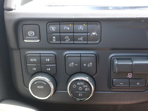 New 2026 Chevrolet Tahoe Premier w/ Sun And Tow Package AWD/4WD image 41