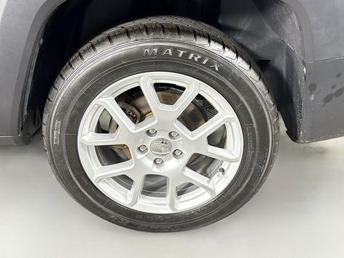 Used 2021 Jeep Renegade Latitude image 37