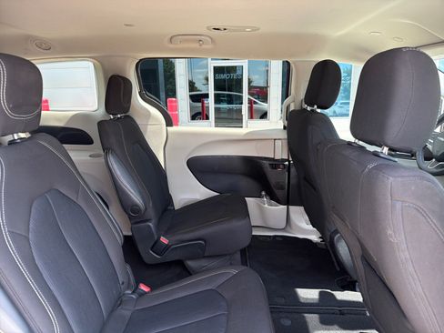 Used 2023 Chrysler Voyager LX FWD image 32