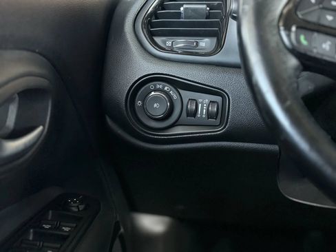 Used 2020 Jeep Renegade Altitude AWD/4WD image 24