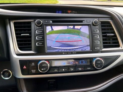 Used 2019 Toyota Highlander XLE image 33
