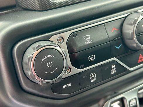 Used 2022 Jeep Wrangler Unlimited Sahara image 29