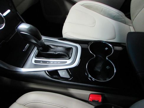 Used 2018 Ford Edge Titanium w/ Technology Package FWD image 32