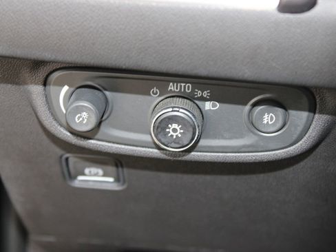 Used 2024 GMC Terrain SLT image 21