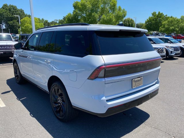 New 2026 Lincoln Navigator Reserve w/ Jet Appearance Package AWD/4WD image 26