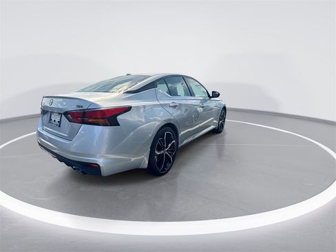 Used 2024 Nissan Altima 2.5 SR image 9