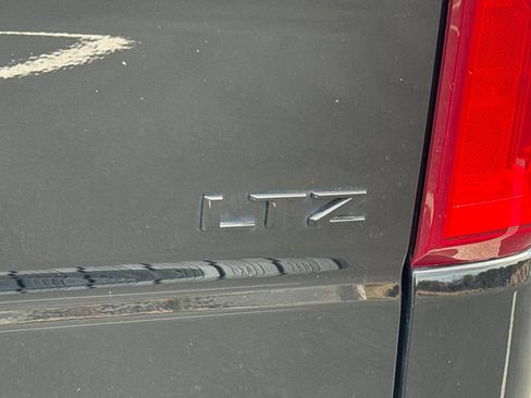 Used 2022 Chevrolet Silverado 1500 LTZ w/ LTZ Premium Package AWD/4WD image 13