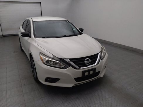 Used 2016 Nissan Altima 2.5 SL w/ Interior Lighting Package FWD image 14