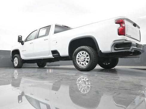 Used 2024 Chevrolet Silverado 2500 LT AWD/4WD image 42