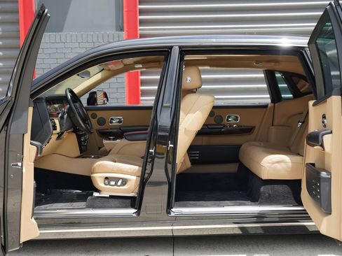 Used 2020 Rolls-Royce Phantom Extended Wheelbase RWD image 19