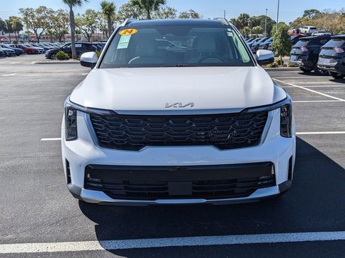 Certified 2024 Kia Sorento EX w/ Panoramic Sunroof Package image 3