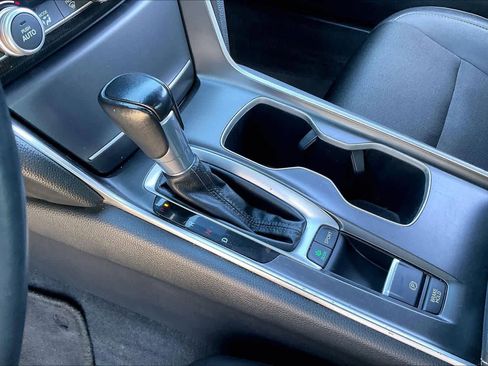 Used 2019 Honda Accord Sport image 16