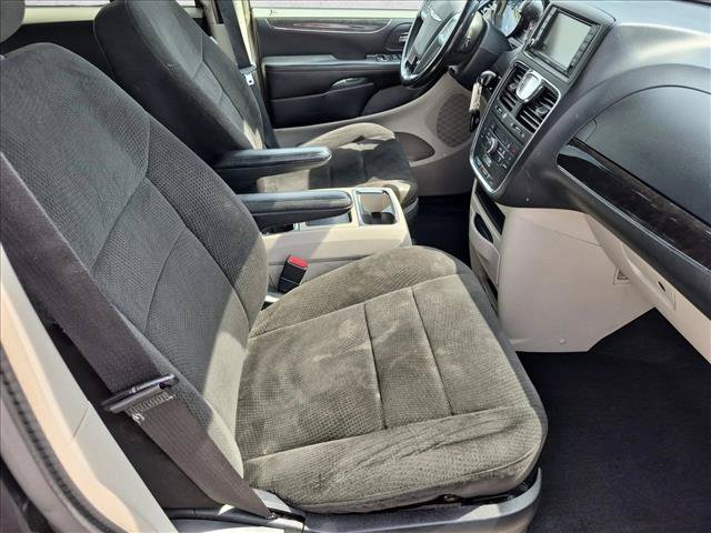 Used 2013 Chrysler Town & Country Touring FWD image 21