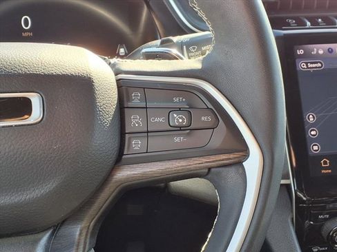 Used 2023 Jeep Grand Cherokee L Limited w/ Luxury Tech Group II image 22