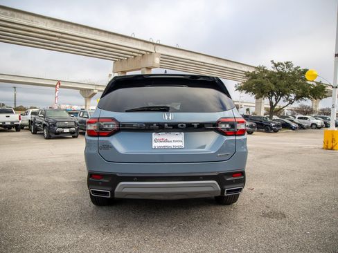 Used 2024 Honda Pilot Touring image 8