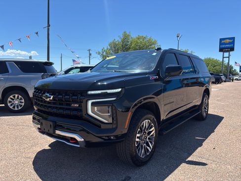 Used 2025 Chevrolet Suburban Z71 AWD/4WD image 4