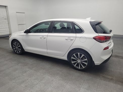 Used 2018 Hyundai Elantra GT image 3