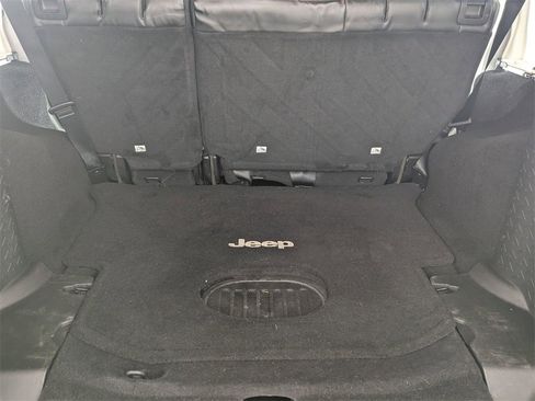 Used 2017 Jeep Wrangler Unlimited Rubicon image 26
