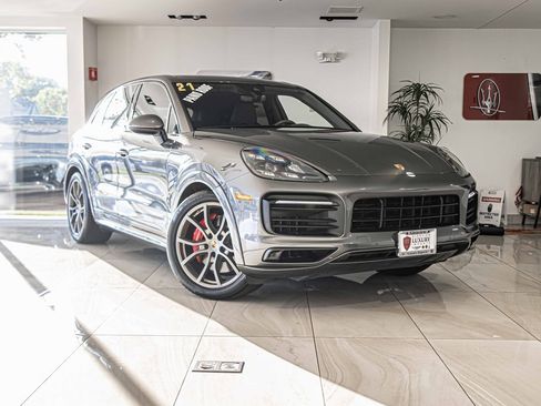 Used 2021 Porsche Cayenne GTS image 5
