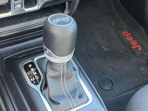 Used 2020 Jeep Wrangler Unlimited Sahara image 29