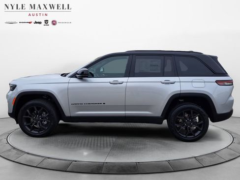 New 2025 Jeep Grand Cherokee Limited image 13
