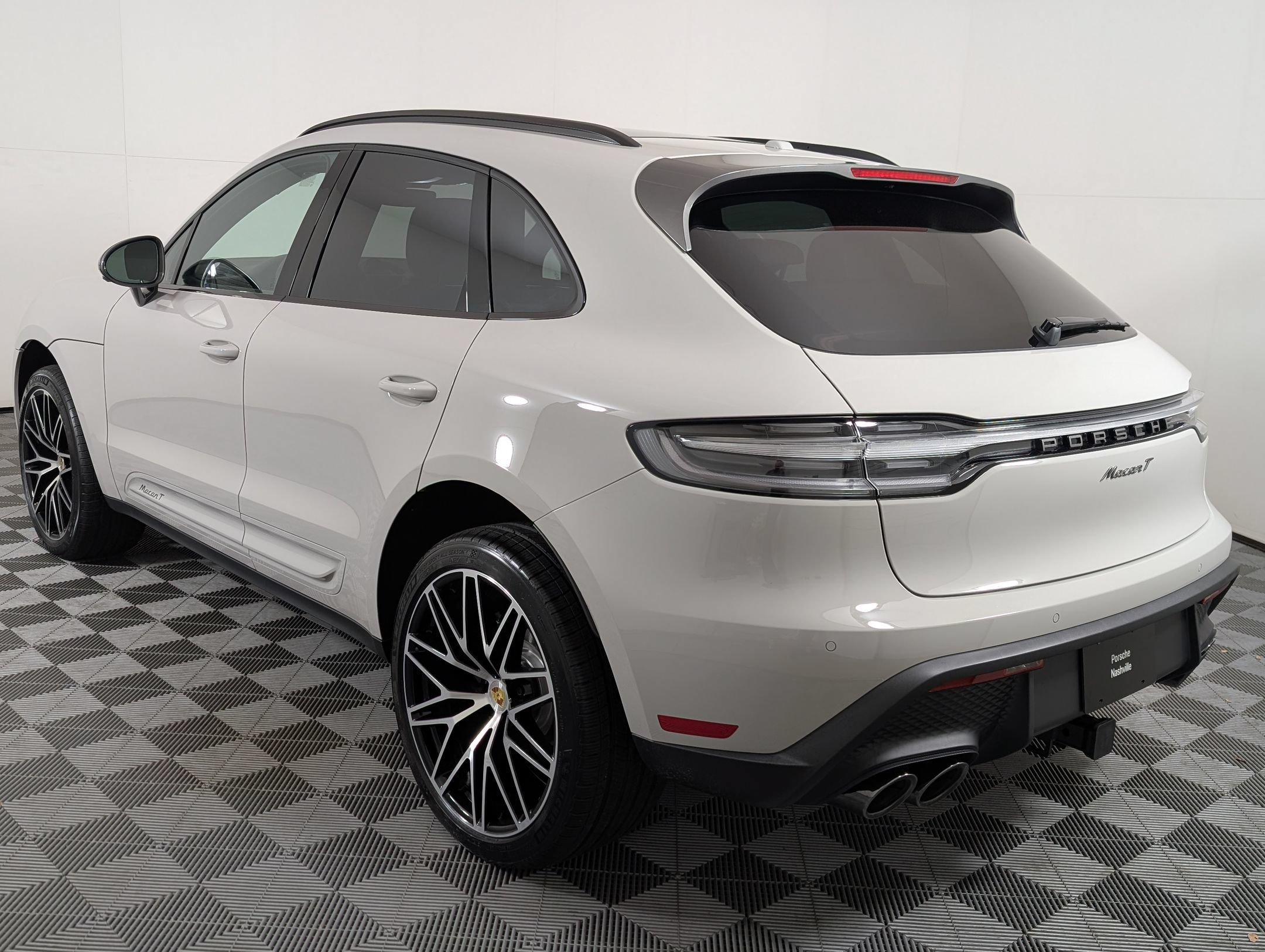 Used 2026 Porsche Macan Turbo AWD/4WD image 3