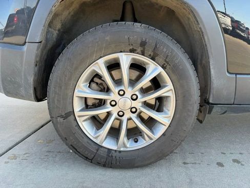 Used 2021 Jeep Cherokee Latitude Lux w/ Comfort/Convenience Group image 9