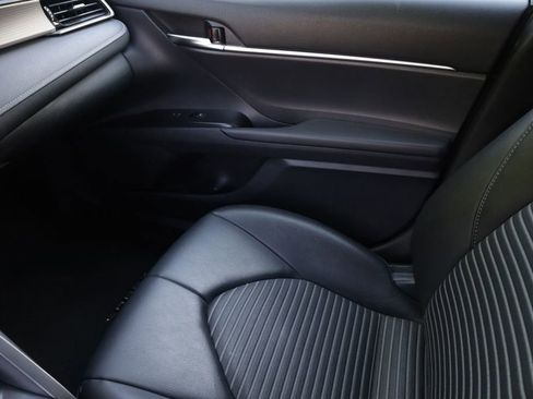 Used 2019 Toyota Camry SE image 12