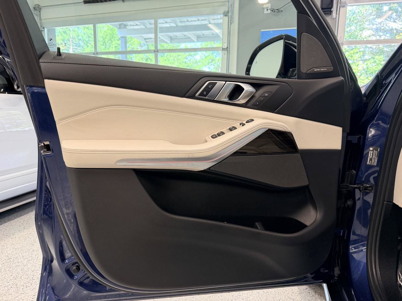 Used 2019 BMW X5 xDrive40i w/ Executive Package AWD/4WD image 16