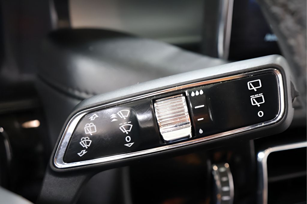 Used 2023 Lincoln Nautilus FWD w/ Premium Package image 18