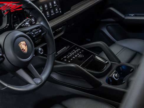 Used 2025 Porsche Cayenne GTS image 28