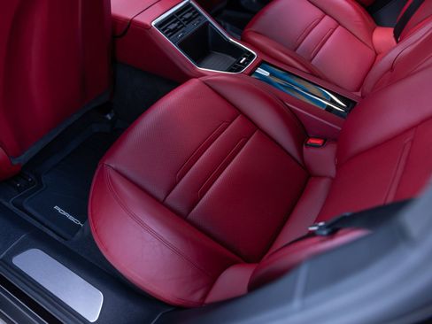 Certified 2020 Porsche Panamera image 43