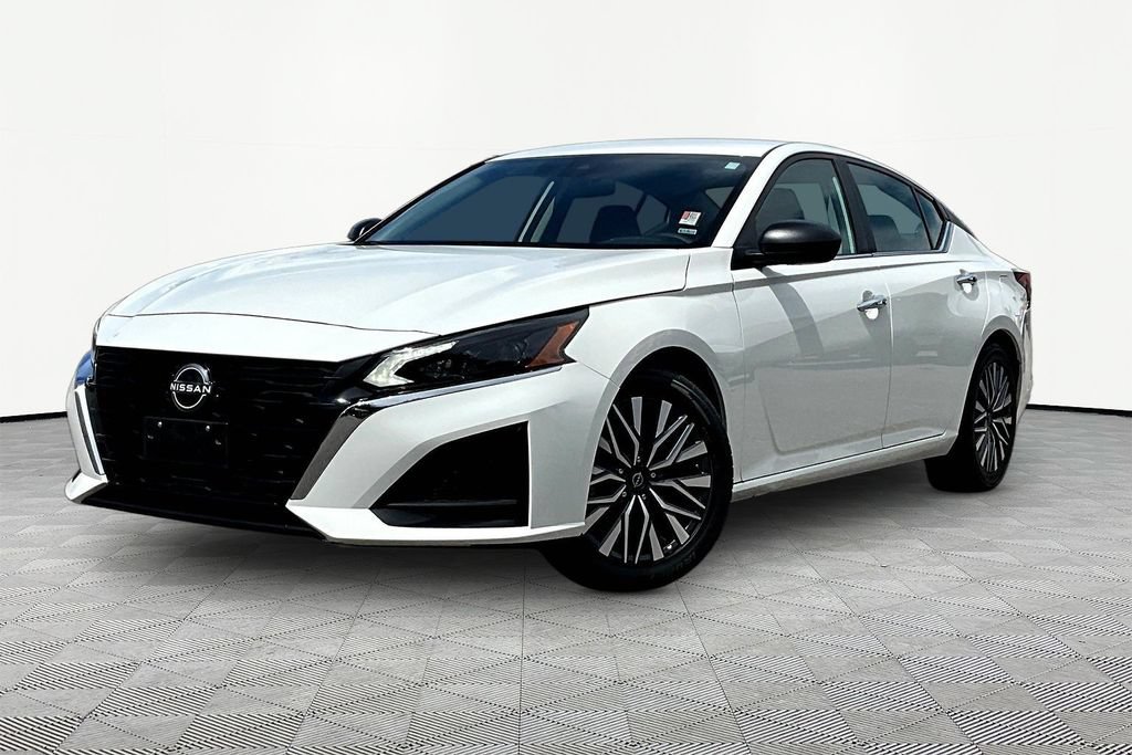 Used 2025 Nissan Altima 2.5 SV FWD image 1
