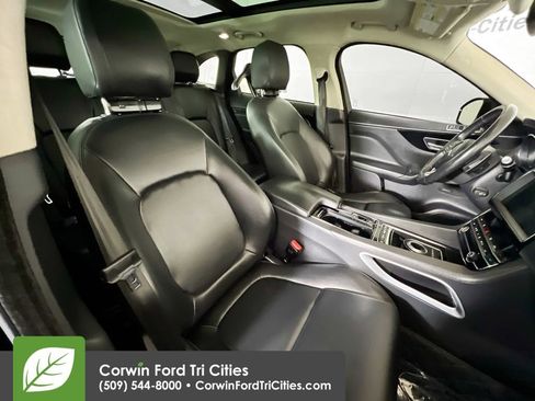 Used 2019 Jaguar F-PACE Premium image 18