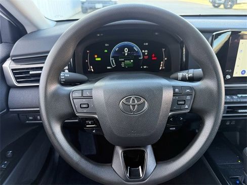 Used 2025 Toyota Camry SE image 13