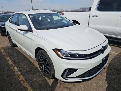 Used 2025 Volkswagen Jetta S image 4