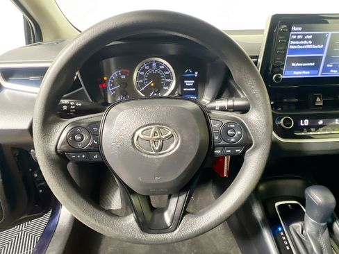 Used 2020 Toyota Corolla LE FWD image 17
