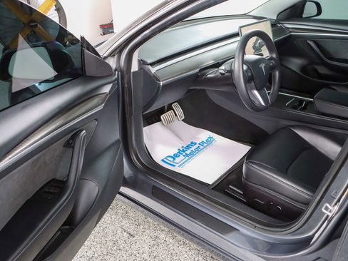 Used 2023 Tesla Model 3 Performance image 3